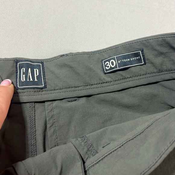 Men’s gap tech shorts size 30 - Picture 2 of 7